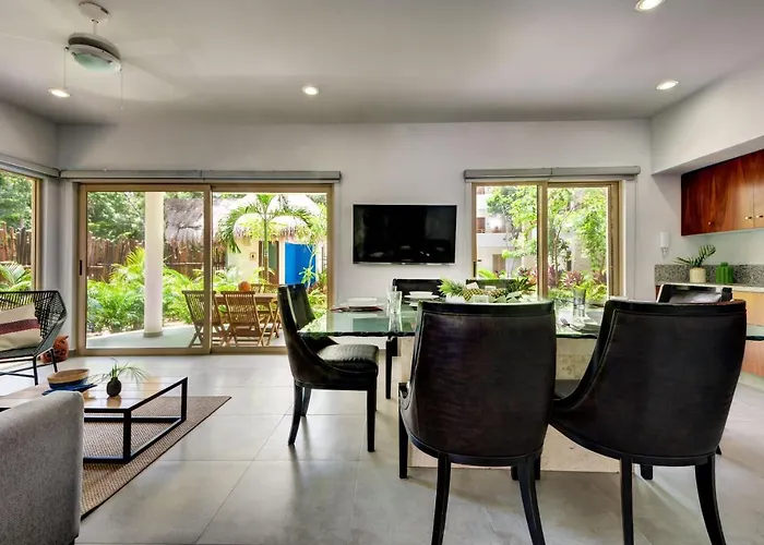 Apartamento Poolside Bliss With Private Terrace And Jacuzzi