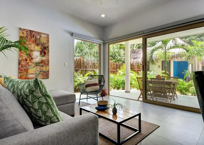 Poolside Bliss With Private Terrace And Jacuzzi Apartamento *