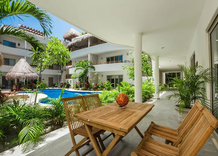 Poolside Bliss With Private Terrace And Jacuzzi Apartamento Tulum