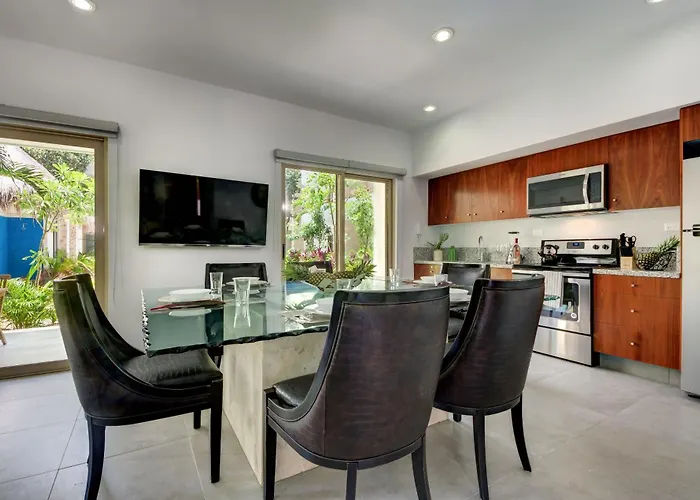 Apartamento Poolside Bliss With Private Terrace And Jacuzzi
